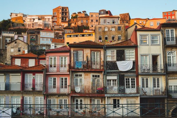 Relocating to portugal from uk: your essential guide